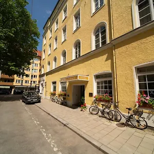 Carlton *** Munich